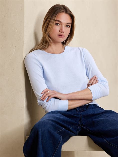 , Our light weight yarn has an extra twist during the spinning process creating a smoother surface that's less likely to pill over time. . Banana republic forever sweater